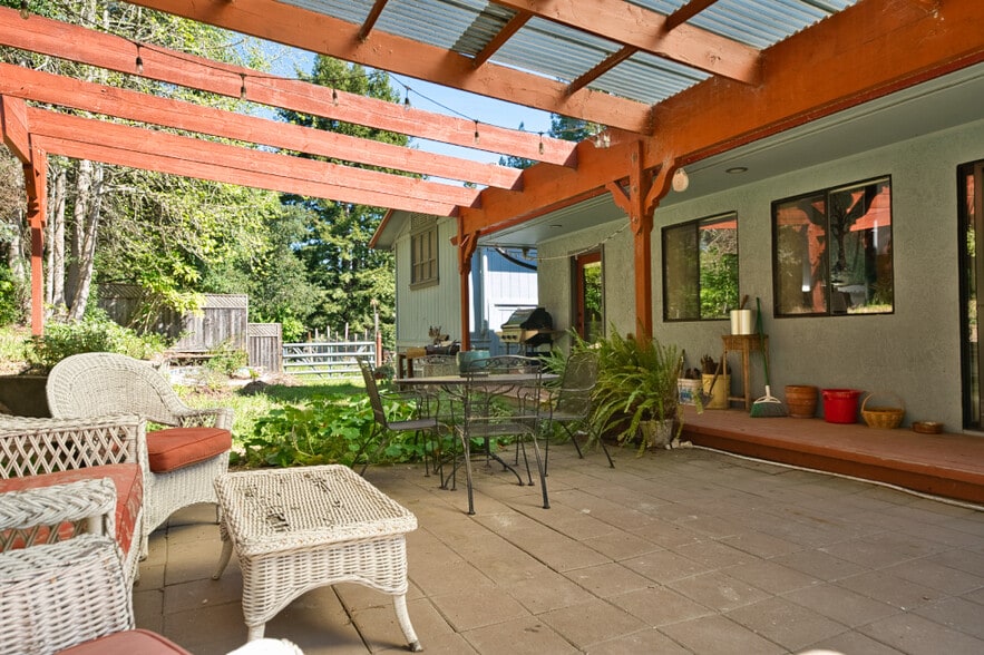 Building Photo - 945 Midpine Way