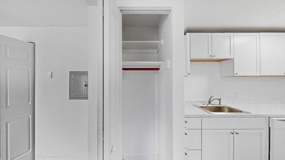 Building Photo - 175 W Wyoming Ave