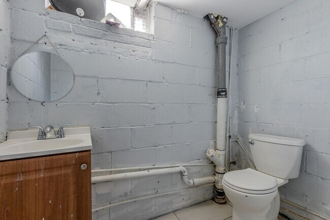 Building Photo - PENDING - Newly Renovated 3 Bedroom 2 Bathroom in