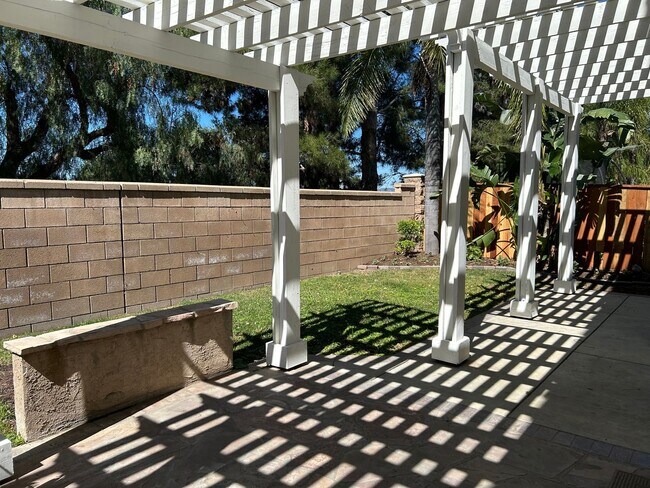 Building Photo - Central Temecula Home