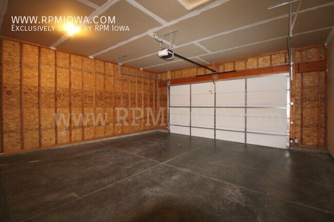 Building Photo - UPDATED KITCHEN!! 3 Bedroom, 2.5 Bath Home...