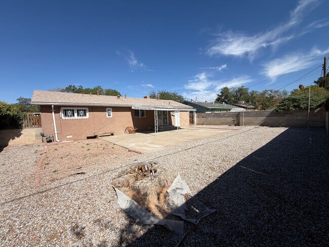 Building Photo - 2838 La Veta Dr