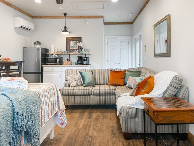 Primary Photo - 4421 Luke Ave