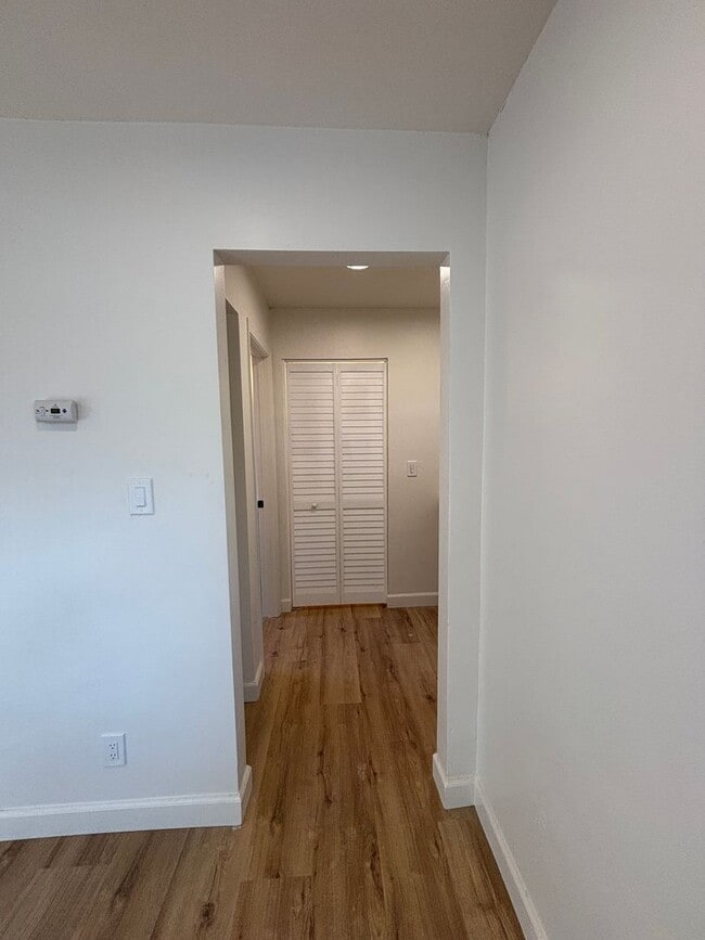 Building Photo - 1 Bedroom 1 Bathroom Studio in Pacific Beach.