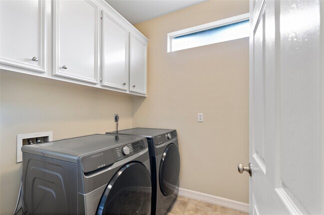 Building Photo - 6627 Queensclub Dr