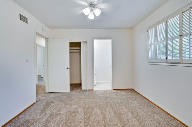 Building Photo - 3 Bedroom Gem near Santana Row.  Convenien...