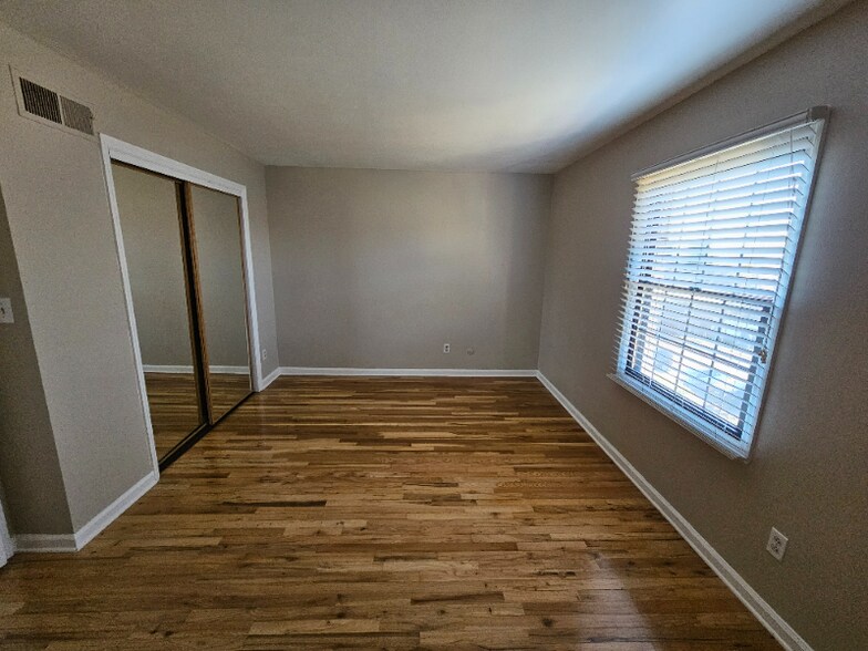 Building Photo - 1238 Pennsbury Blvd