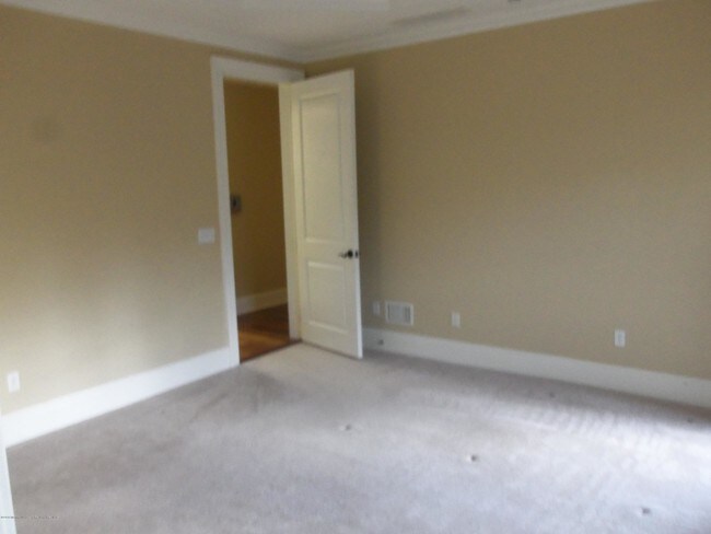 Building Photo - 1031 Oval Rd