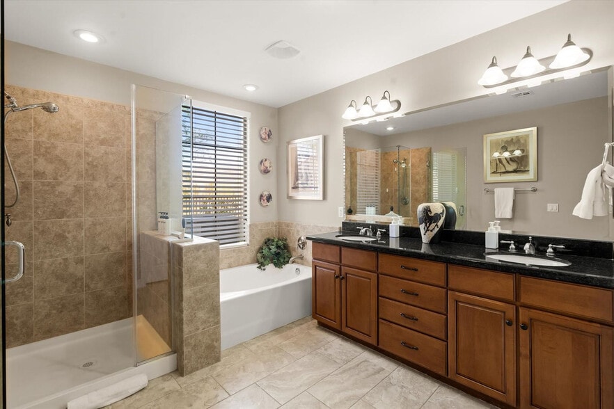 Building Photo - 15550 S 5th Ave