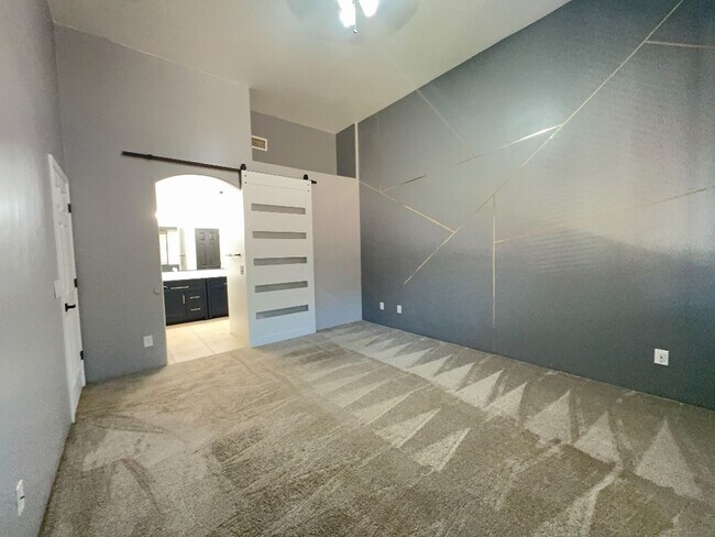 Building Photo - Available Now-3 bdrm/2 bath large open con...