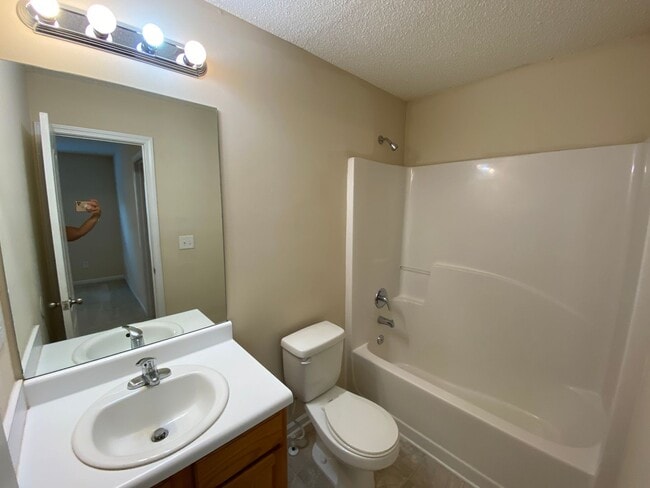 Building Photo - BRIDGEWATER HOME! PRE-LEASING FOR AUGUST 1 2026! 1/2 Off Deposit!