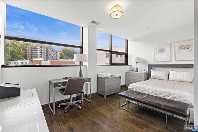 Building Photo - 9 Somerset Ln