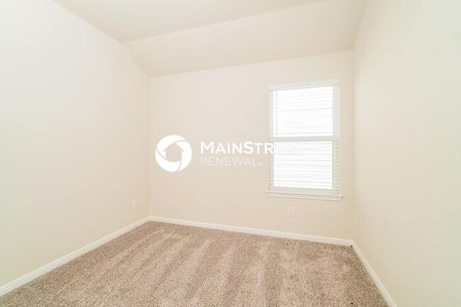 Building Photo - 1003 Round Bale Rd