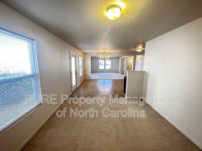 Building Photo - 723 Skywatch Ln