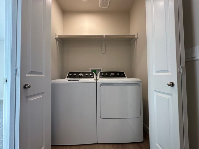 Building Photo - 3bed, 2bath 1,201sq.ft. 2car garage home in Shadow Glen Subdivision - Caldwell