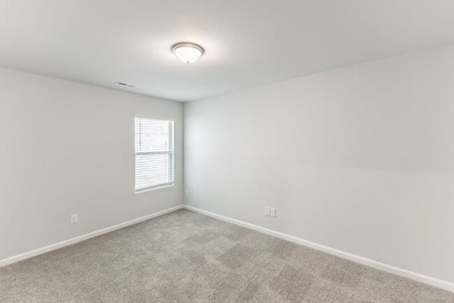 Building Photo - Beautiful home available for rent