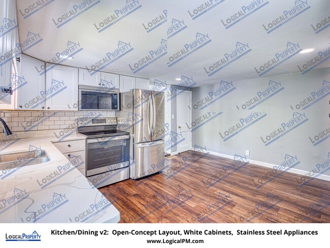 Building Photo - 2/1 Duplex w/ New LVP,Lrg Fncd Yrd,AC,Prch...