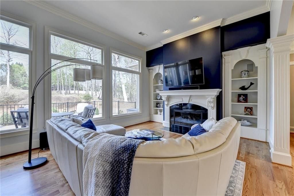 Building Photo - 6745 Laurel Oak Dr