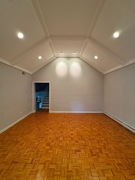 Building Photo - 537 Winterburn Grv