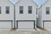 Building Photo - 9902 Clark Rd