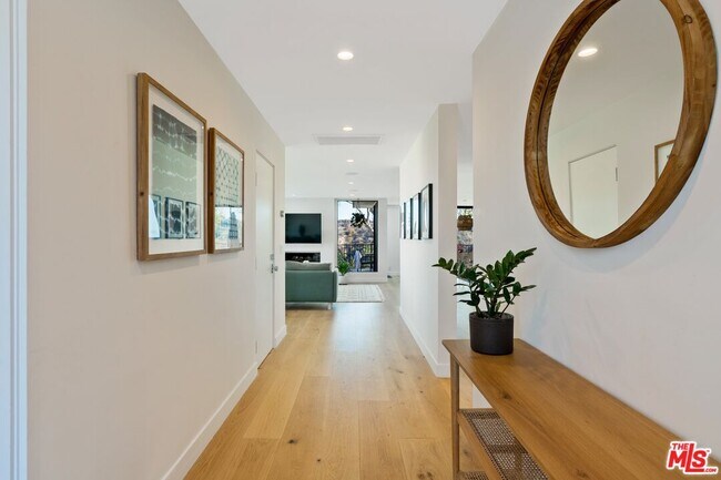 Building Photo - 3632 Beverly Ridge Dr