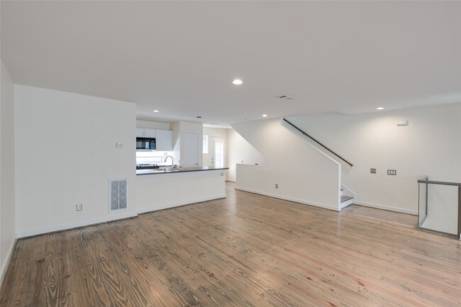 Building Photo - 807 Robin St