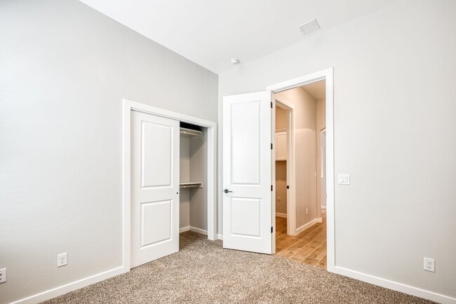 Building Photo - Beautiful East side House 4 bed-2.5 baths, part of The  Club that includes Swimming Pool, Gym, Te...