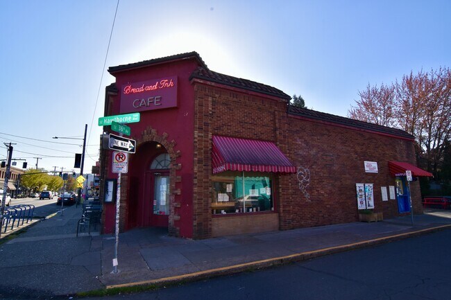 Building Photo - 1615 SE 36th Ave