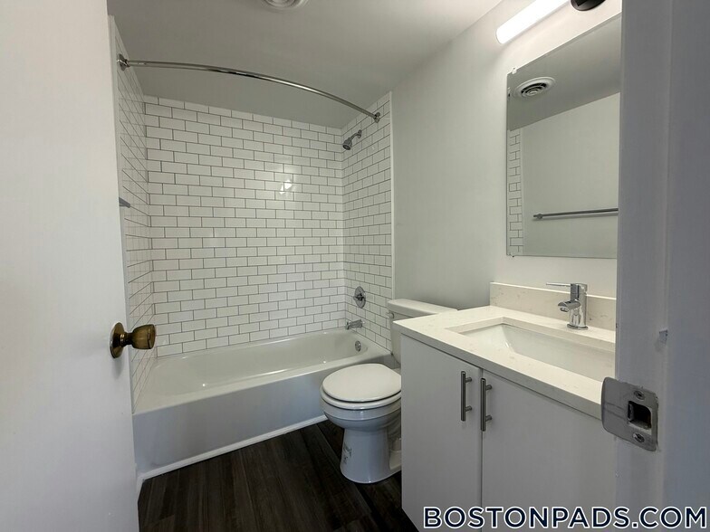 Building Photo - 53 Hill Rd