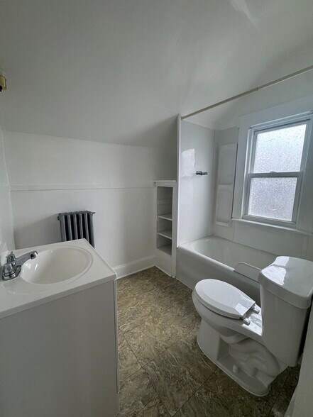 Building Photo - 447 Naugatuck Ave