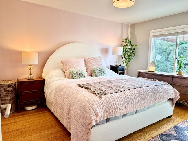 Building Photo - 3BR/2BA | Unobstructed Panoramic Views | Live Above the Fog | Intentional Living