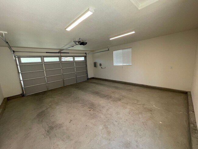 Building Photo - Chico Home for rent, 3 bed 2 bath, garage,...