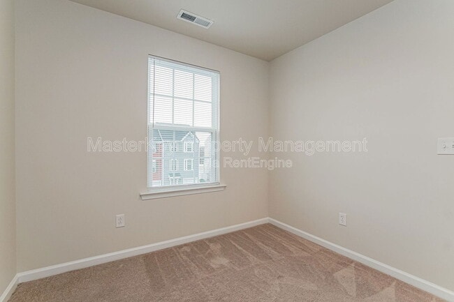 Building Photo - 945 Arnold Place Dr