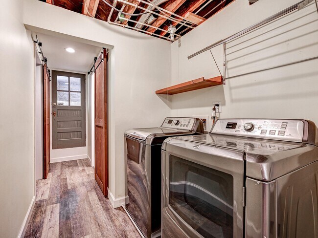 Building Photo - 111 Stanmore Rd