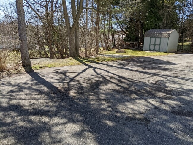 Building Photo - 907 Hooper Rd