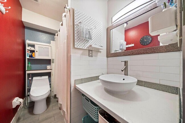 Building Photo - 8931 Gaylord Dr