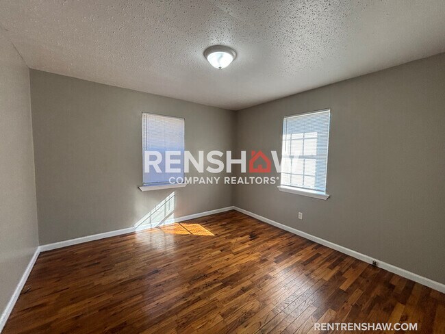 Building Photo - 291 Navy Dr