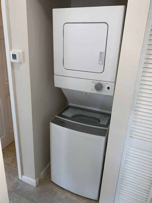 Building Photo - 1121 W River Dr