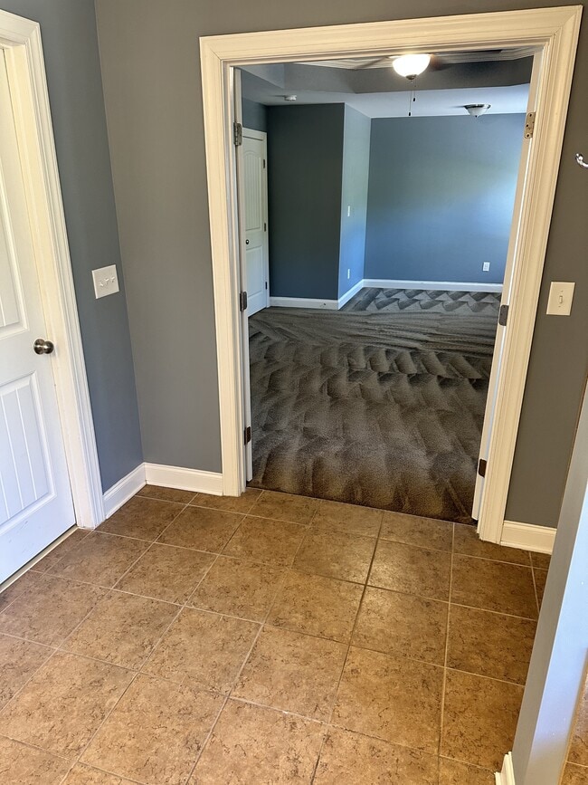 Building Photo - 908 Merlin Ct