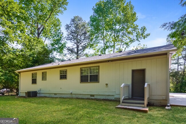 Building Photo - 15 Ashley Dr