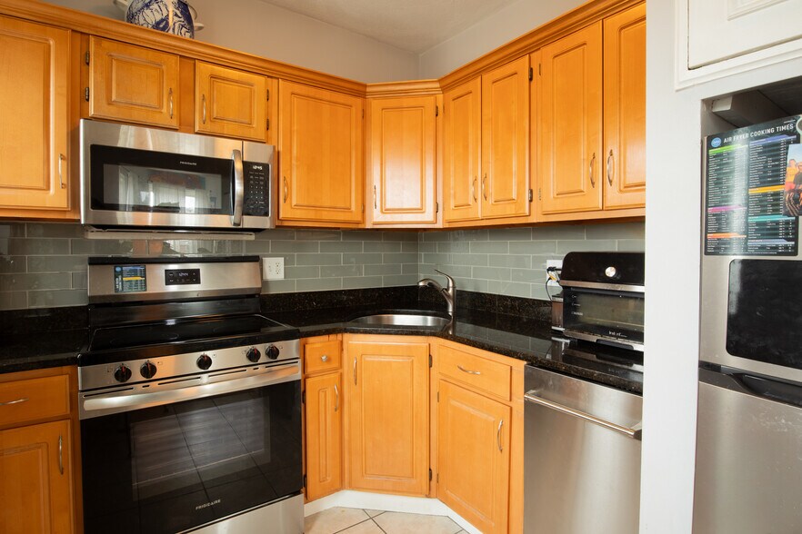 Building Photo - 1810 Dorchester Ave