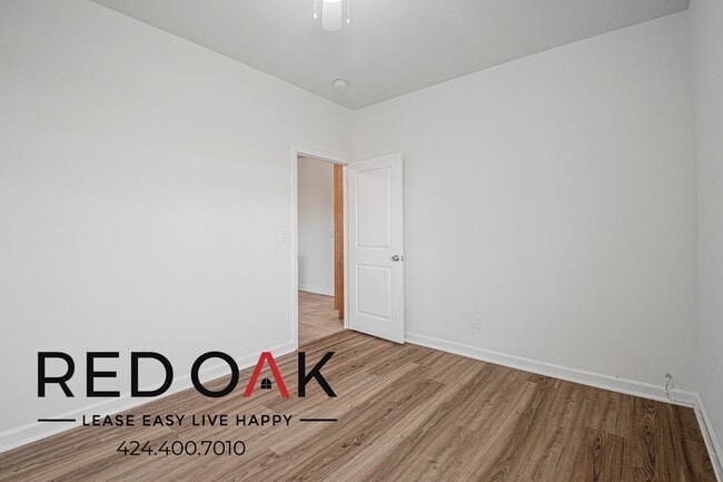 Building Photo - 731 W 46th St