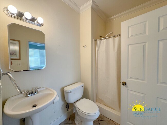 Building Photo - Furnished 4BR Waterfront Home in Fort Walt...