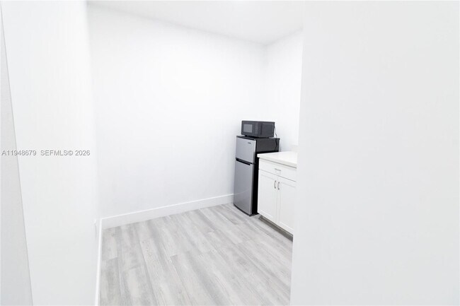 Building Photo - 16201 SW 144th Ct