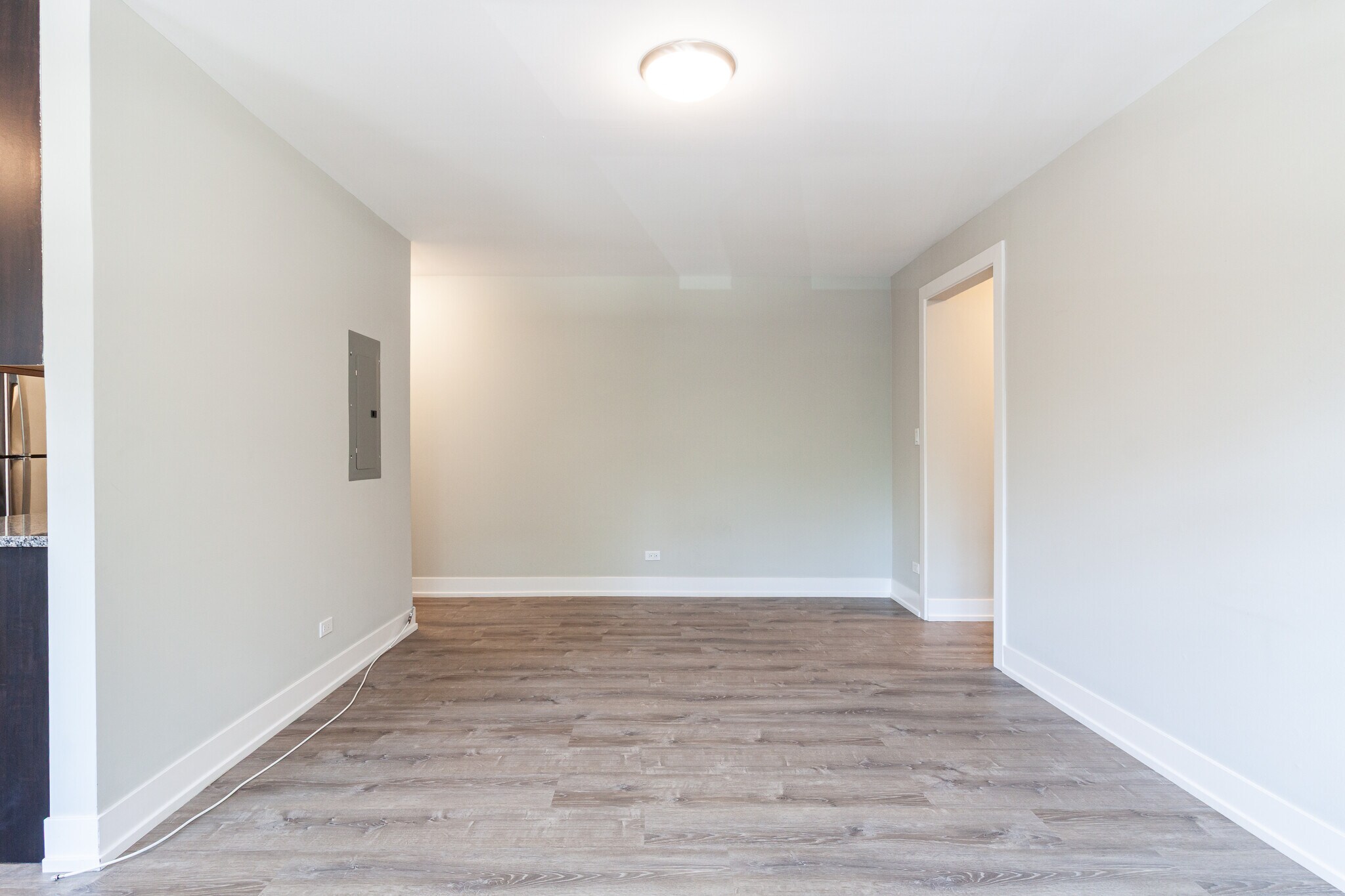 Building Photo - 525 W Surf St
