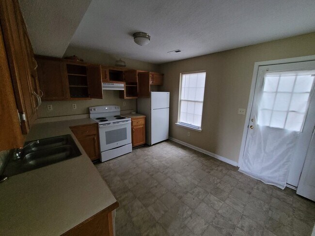 Building Photo - 698 Needmore Rd