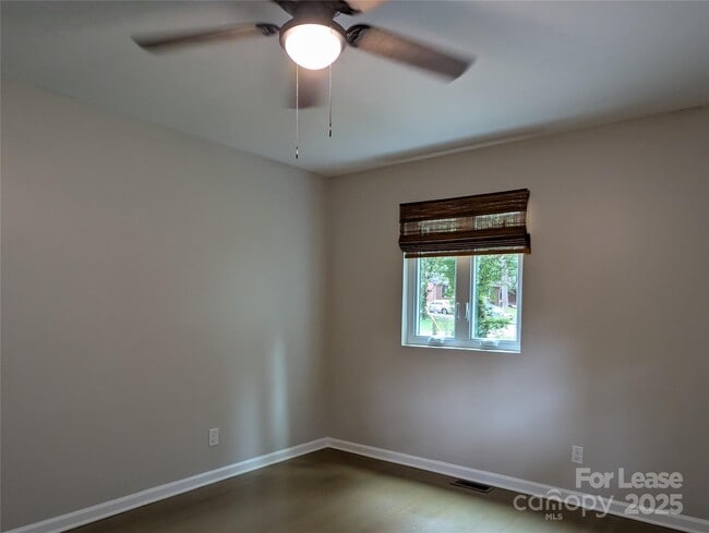 Building Photo - 2700 Ravencroft Dr