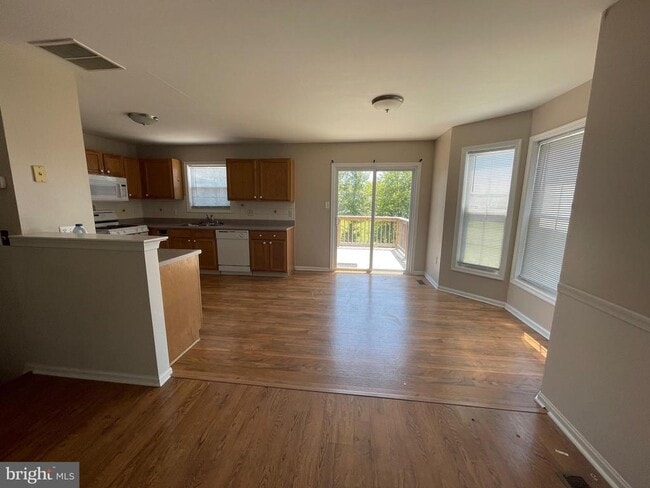 Building Photo - 33 Versailles Ct
