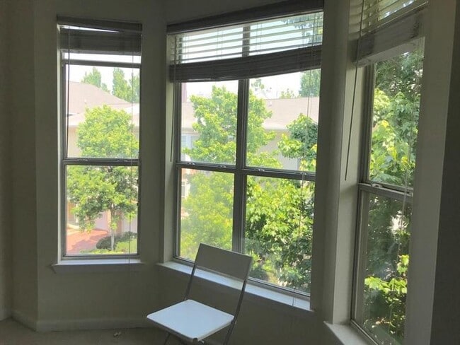 Building Photo - 375 North Highland Avenue Northeast