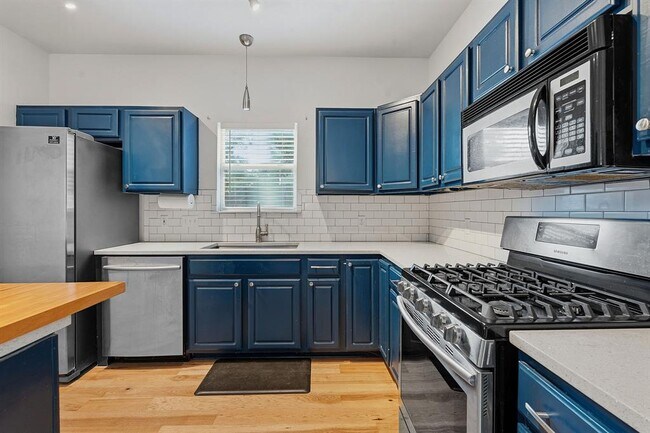 Building Photo - 2720 Oak Springs Dr